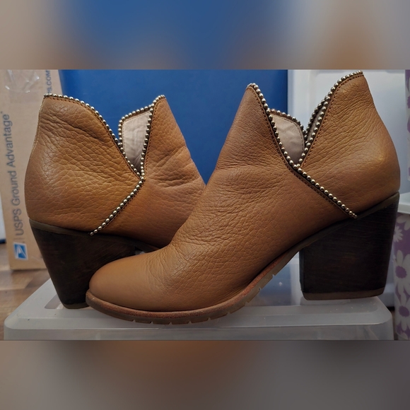 MIA Shoes - Buffalo Miel Cana Tan Ankle Boots with Studded Detail